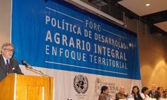 Victor_Negrete_agrario_campo