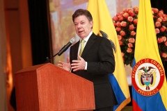 sandra borda visita johnkerry presidente santos