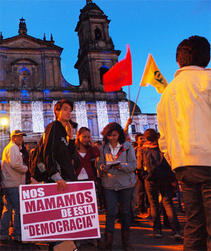 Nos mamamos de esta democracia