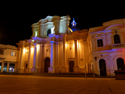 La Catedral de Popayán ubicada en el Parque Caldas de la ciudad de Popayán.