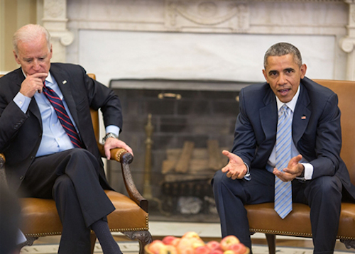 El Presidente Estadounidense Barack Obama reunido con el Vicepresidente Joe Biden en la Casa Blanca.