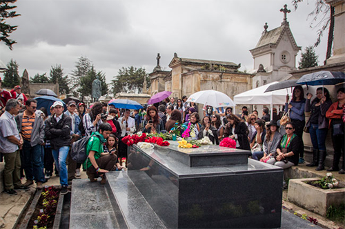Inhumación del cuerpo de Carlos Pizarro en el Cementerio Central de Bogotá.