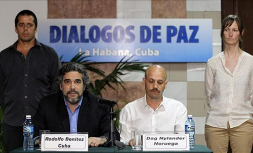 Representantes de países garantes anuncian el acuerdo entre las Farc y el Gobierno de crear una Comisión de la Verdad.