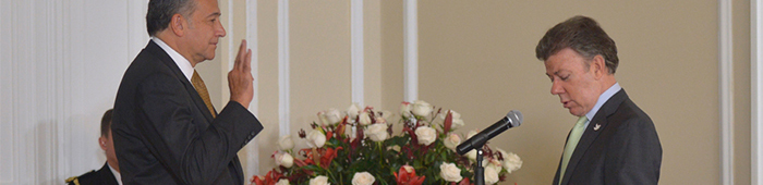 El Presidente Santos nombra al General Naranjo como Ministro Consejero del Post-conflcto.