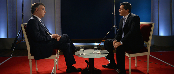 El Presidente Santos en entrevista con el Director de Caracol Noticias.
