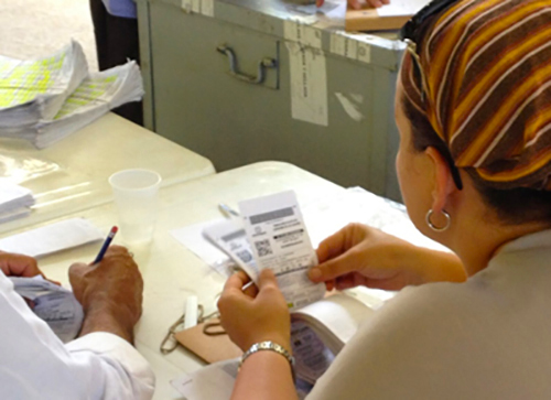 Escrutinio de votos durante las pasadas consultas electorales de los partidos políticos.