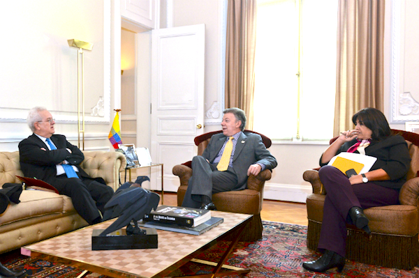 El Presidente Santos reunido con el director de la Misión Rural, José Antonio Ocampo.