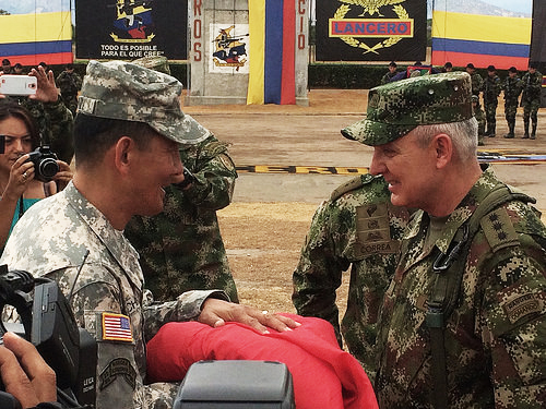 Oficiales estadounidenses y colombianos en la Base Militar de Tolemaida.
