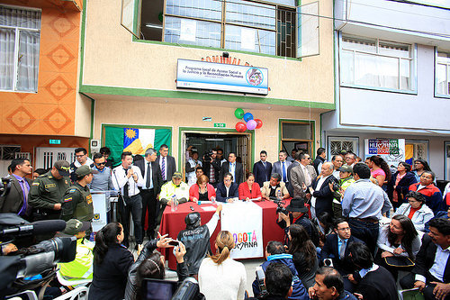 El Alcalde Mayor Gustavo Petro entrega una casa de Justicia Social en el sector de Diana Turbay.