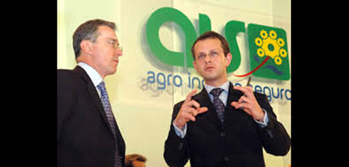 Expresidente Álvaro Uribe Vélez junto a Andrés Felipe Arias en el lanzamiento del programa Agro Ingreso Seguro -AIS-. 