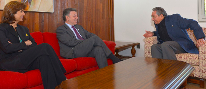raul-castro-santosPresidente Juan Manuel Santos con el presidente Raúl Castro.exteriores-rojas-diana.jpg - 193.47 kB