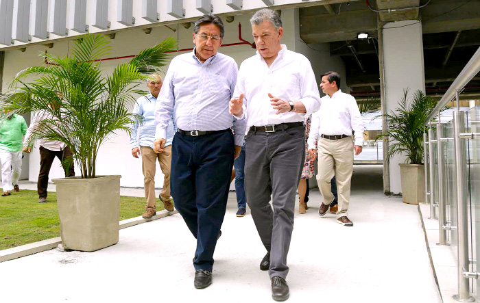 Néstor Humberto Martínez y Juan Manuel Santos.