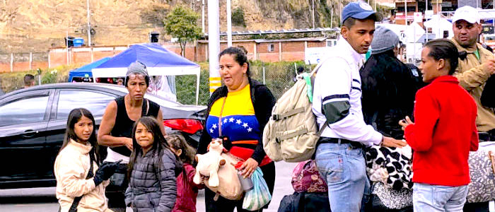 La crisis económica y la censura política han motivado la migración.