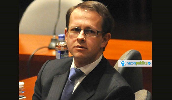 La opinión ha convertido la defensa de Arias por parte del uribismo en una cuestión de honor.