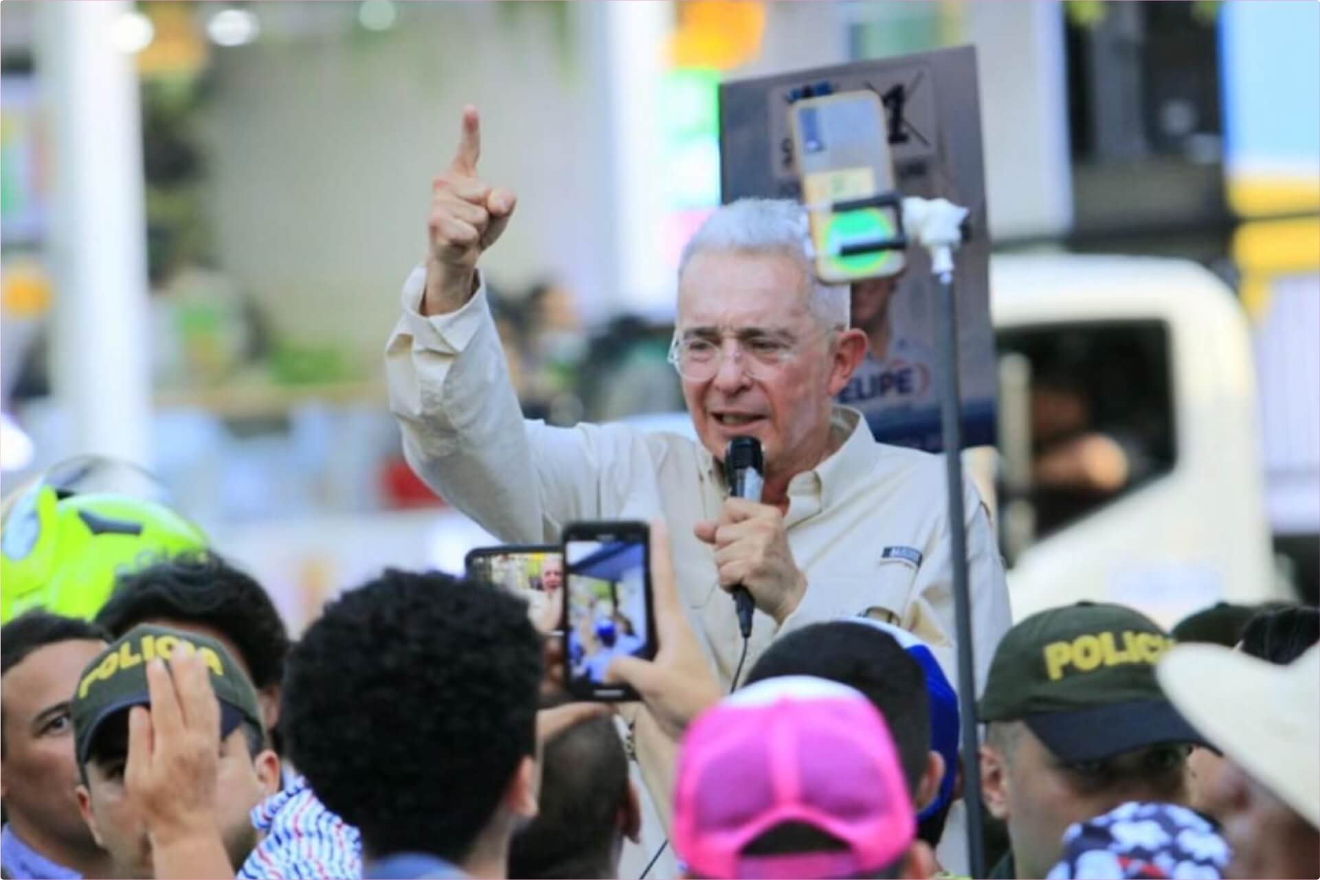  Convergencias: Álvaro Uribe y Salvatore Mancuso 